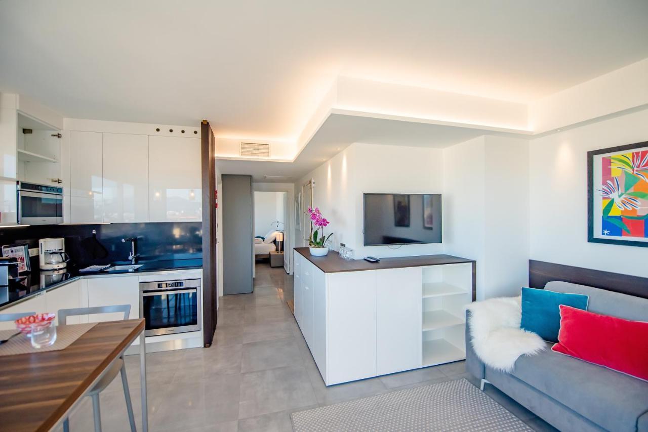 High Standing With Incredible Old And Sea Views Antibes